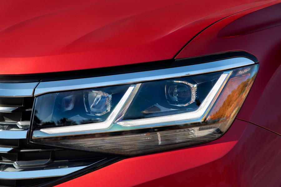 Детали экстерьера Volkswagen Atlas SEL V6 Premium 4Motion R-Line 2020 года  (фото 14 из 30)